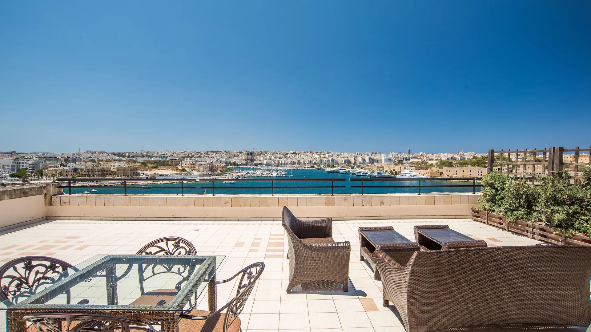 Grand Hotel Excelsior Valletta 5*,